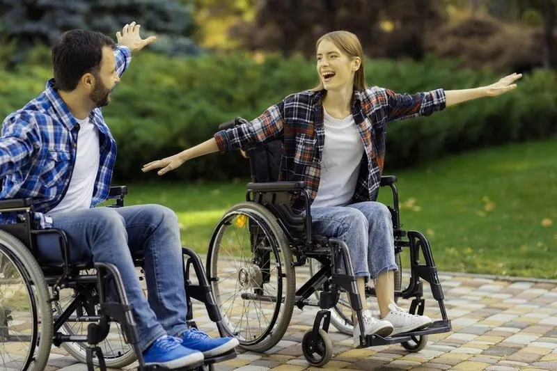 Co przysługuje osobie z niepełnosprawnością? Ulgi, świadczenia i wsparcie