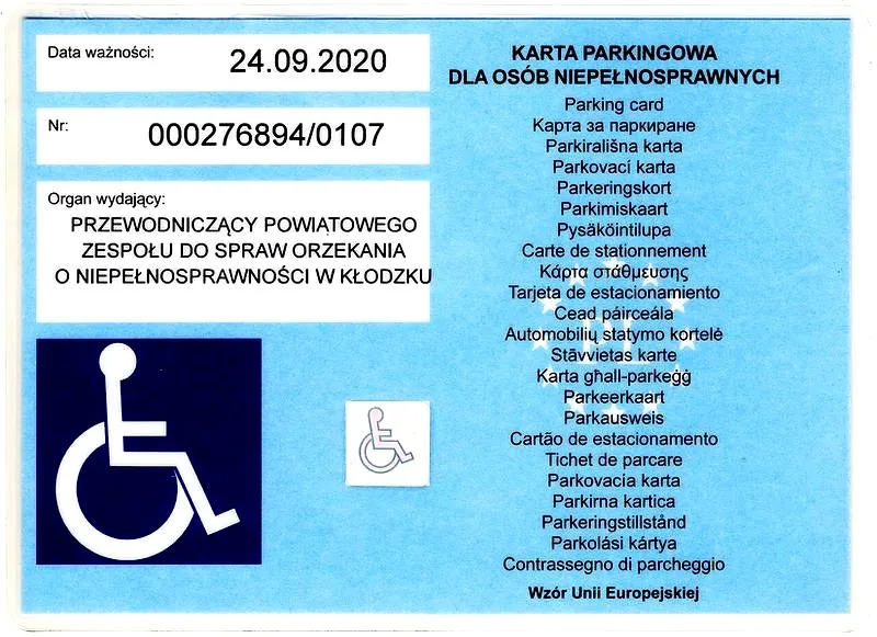 Czy opiekun osoby niepełnosprawnej może używać karty parkingowej? Zasady i wyjątki