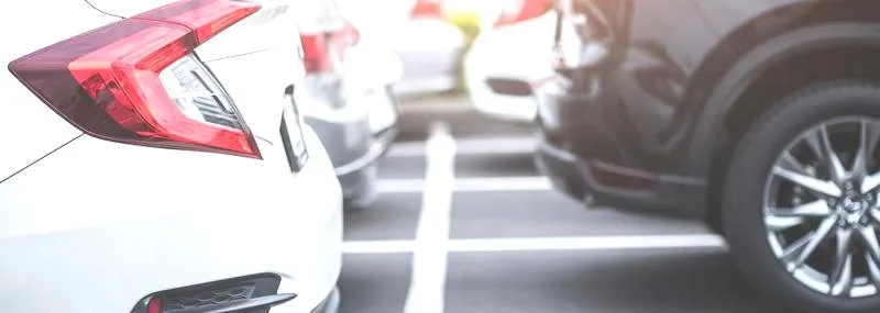 Czy osoby niepełnosprawne muszą ponosić opłaty za parking? Sprawdź, co mówi prawo