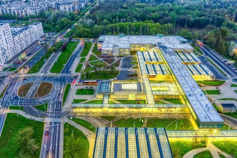 Czy osoby z niepełnosprawnością płacą za parking w Warszawie? Zasady i ulgi