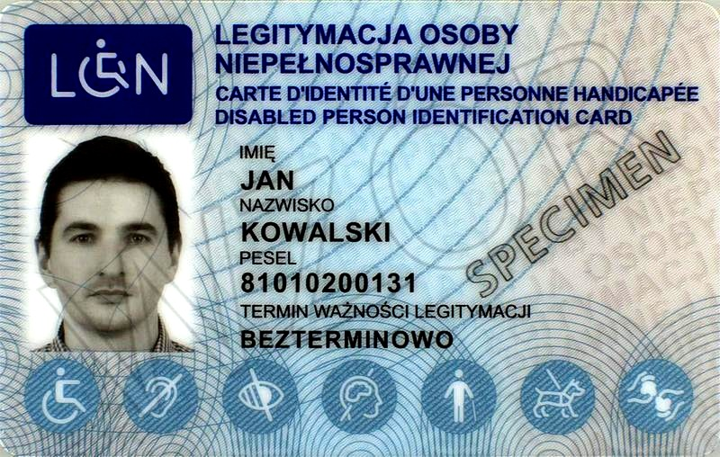 Czy polska legitymacja osoby z niepełnosprawnością jest uznawana za granicą? Zasady i wyjątki