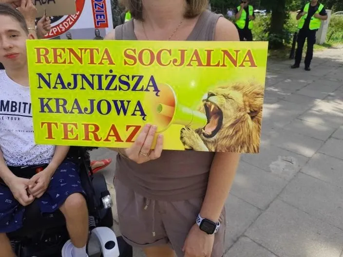 Ile wynosi renta socjalna netto dla niepełnosprawnych na forum — praktyczne wskazówki