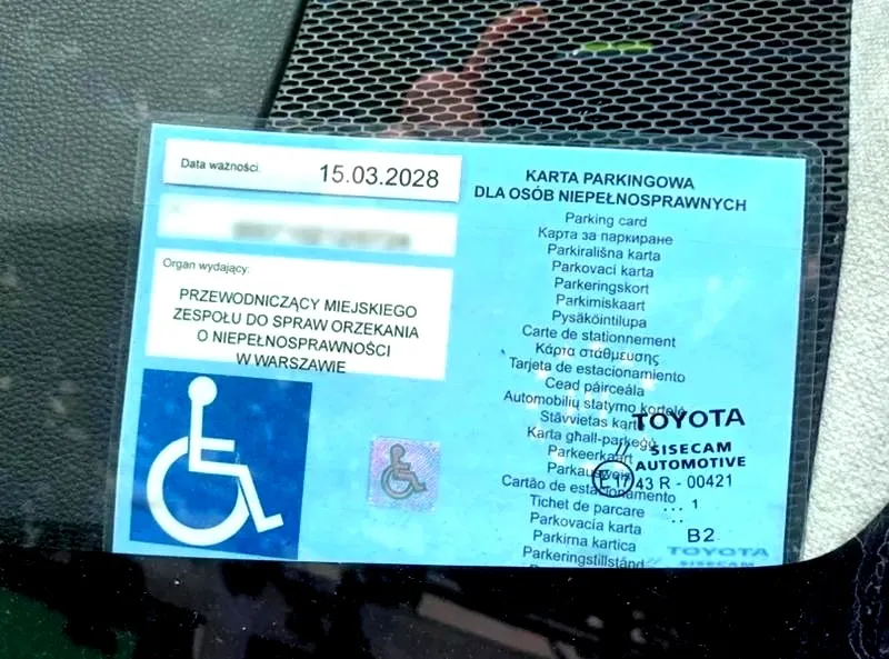 Jak łatwo wyrobić kartę do parkowania dla niepełnosprawnych? Praktyczny poradnik