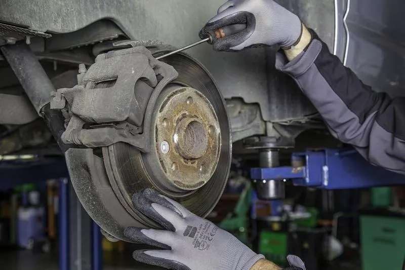 Rozpocznij swoją karierę: Kurs mechanika dla dorosłych i perspektywy zarobków